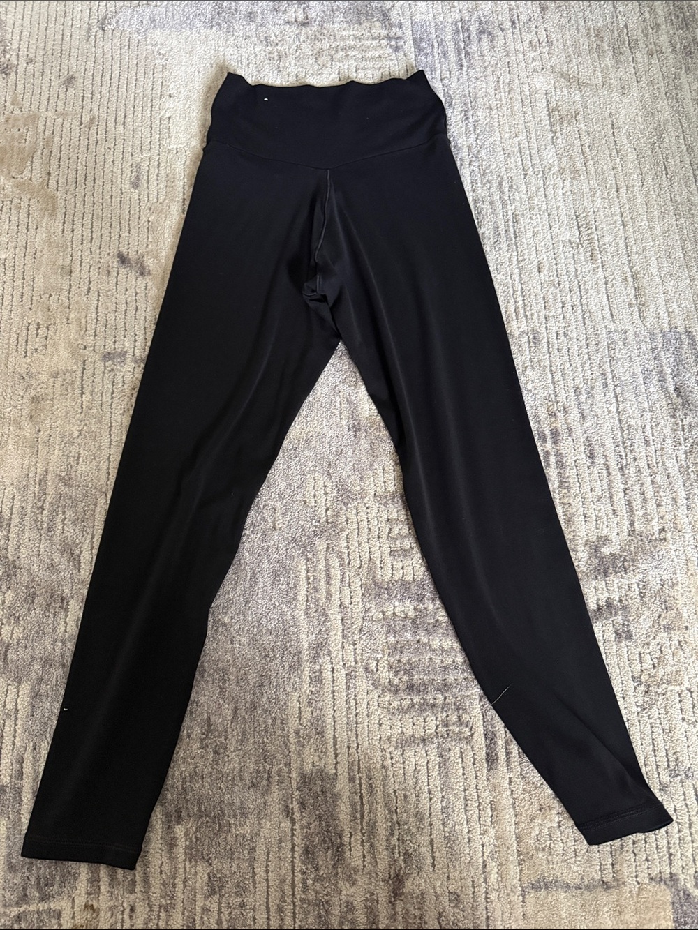 Offline by Aerie Black High-Waist Crossover Leggings - Picture 8 of 8